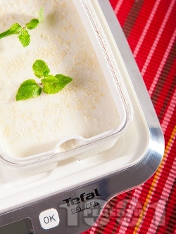 Йогурт крем десерт от кисело мляко, сусамов тахан и подсладител - снимка на рецептата